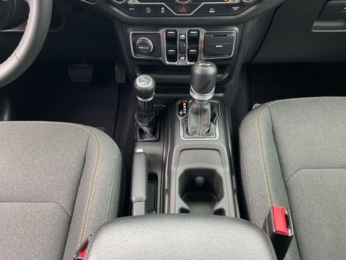 Used 2025 Jeep Wrangler Unlimited Sport AWD/4WD image 10