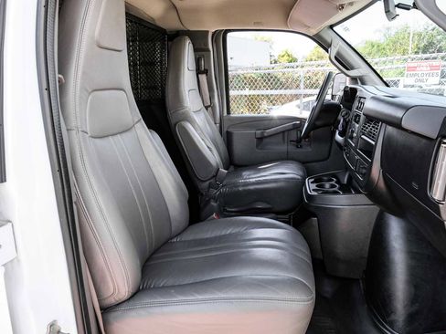 Used 2017 GMC Savana 3500 LS image 27