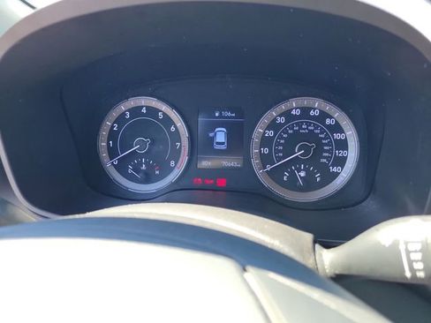 Used 2020 Hyundai Venue SE FWD image 16