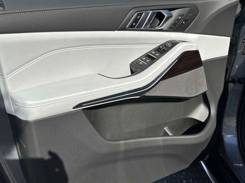 New 2026 BMW X5 xDrive40i w/ Climate Comfort Package image 19