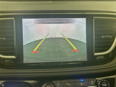 Used 2025 Chrysler Pacifica Limited FWD image 23