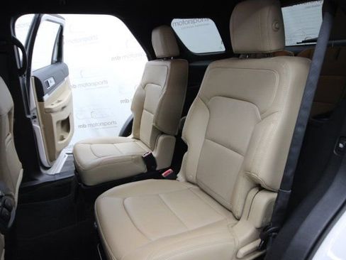 Used 2017 Ford Explorer Limited image 24