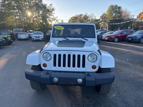 Used 2012 Jeep Wrangler Unlimited Sahara image 8