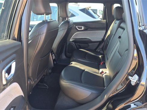 Used 2024 Jeep Compass Latitude AWD/4WD image 15