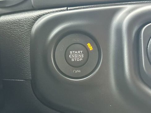 Used 2023 Jeep Gladiator Sport image 25