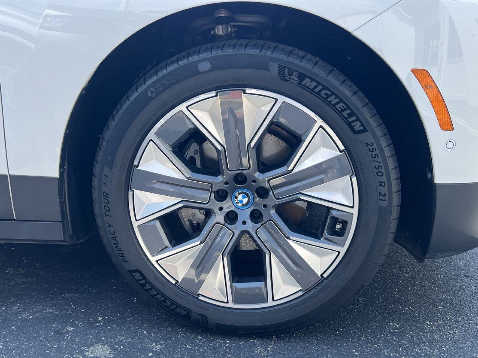 Used 2024 BMW iX xDrive50 AWD/4WD image 7