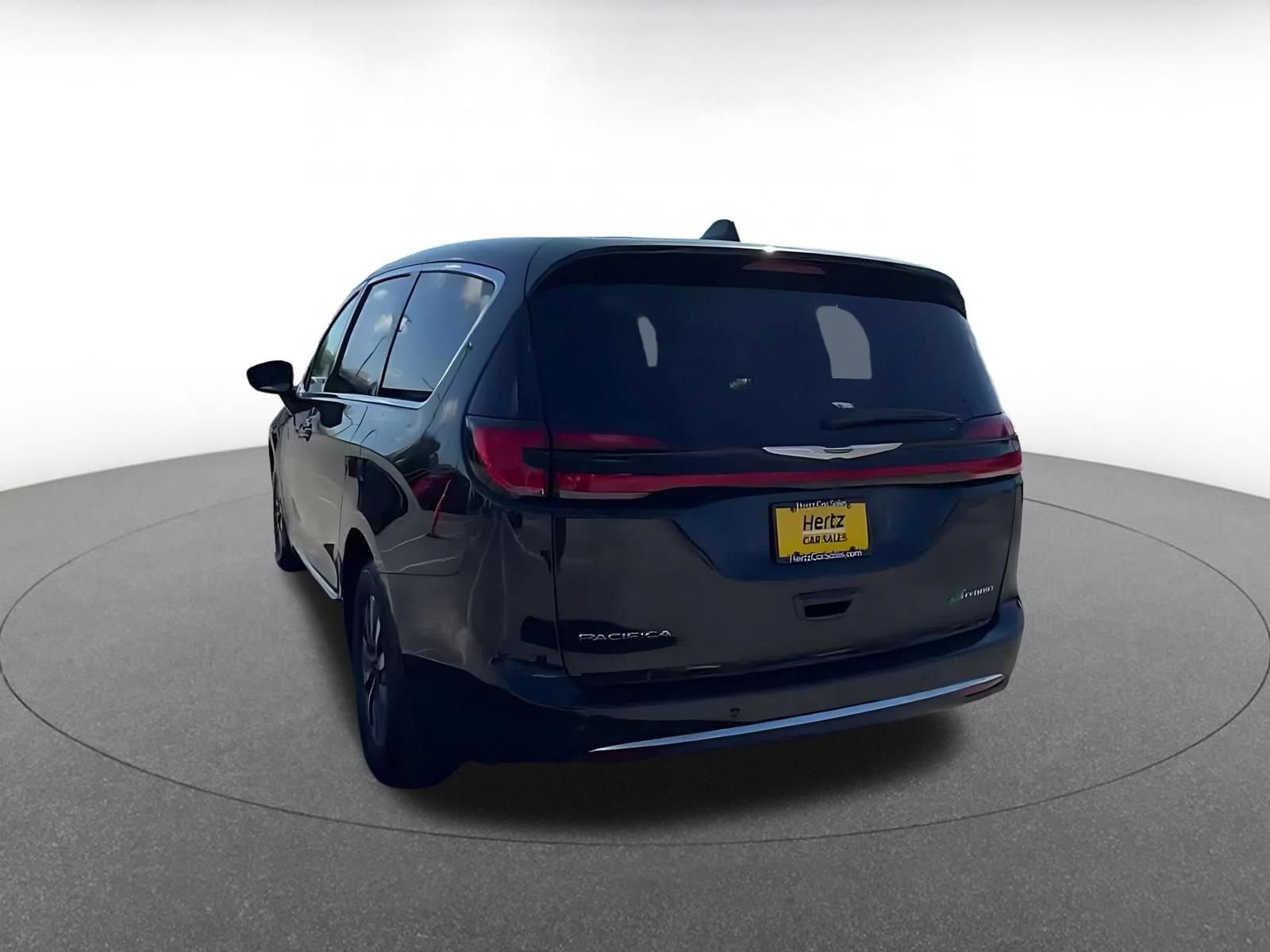 Used 2023 Chrysler Pacifica Limited FWD image 10