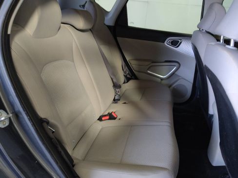Used 2020 Kia Soul LX FWD image 19