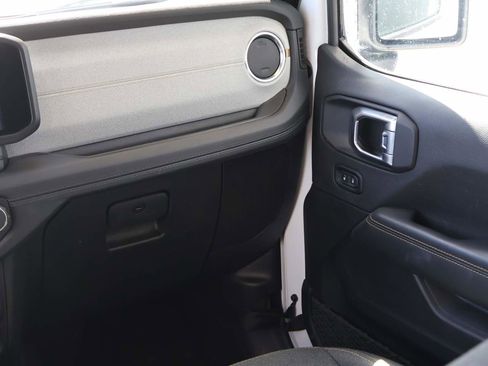 Used 2025 Jeep Wrangler Unlimited Sahara AWD/4WD image 17