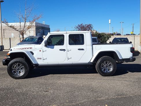 New 2025 Jeep Gladiator Mojave image 3