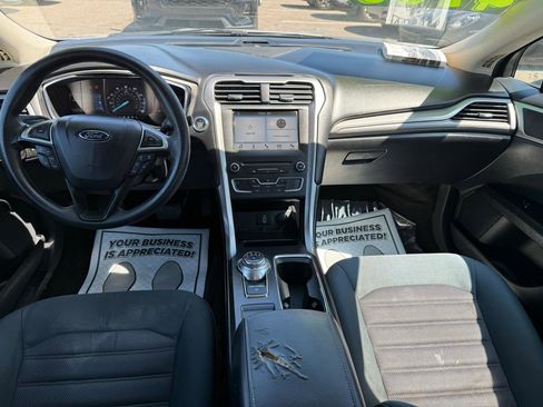 Used 2017 Ford Fusion SE w/ Fusion SE Technology Package FWD image 14