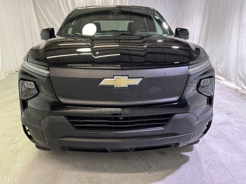 Used 2024 Chevrolet Silverado EV W/T image 3