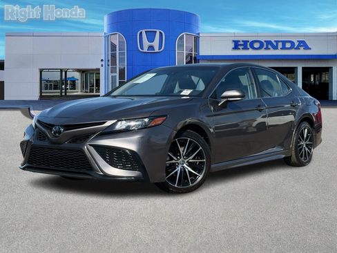 Used 2023 Toyota Camry SE image 2