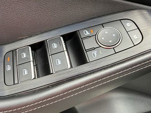 Used 2023 Nissan Rogue SL AWD/4WD image 15