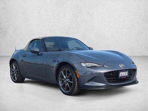 Used 2020 MAZDA MX-5 Miata Grand Touring RWD image 3