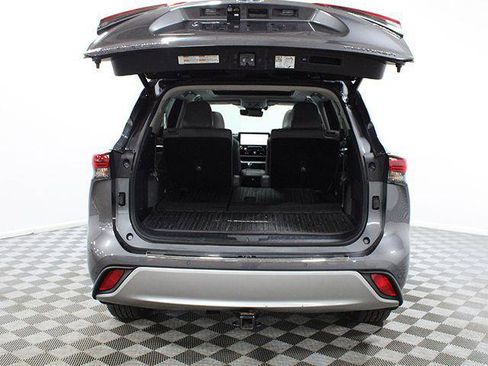 Certified 2021 Toyota Highlander Platinum AWD/4WD image 16