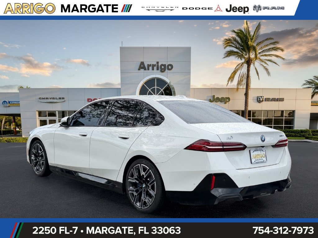 Used 2025 BMW i5 xDrive40 w/ M Sport Package AWD/4WD image 5