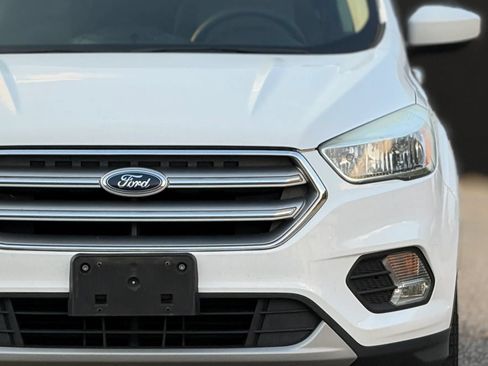 Used 2017 Ford Escape SE AWD/4WD image 12
