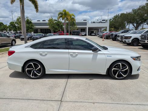 Used 2022 Honda Accord Sport image 3