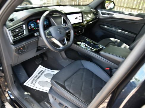 Used 2024 Volkswagen Atlas Cross Sport SE image 29