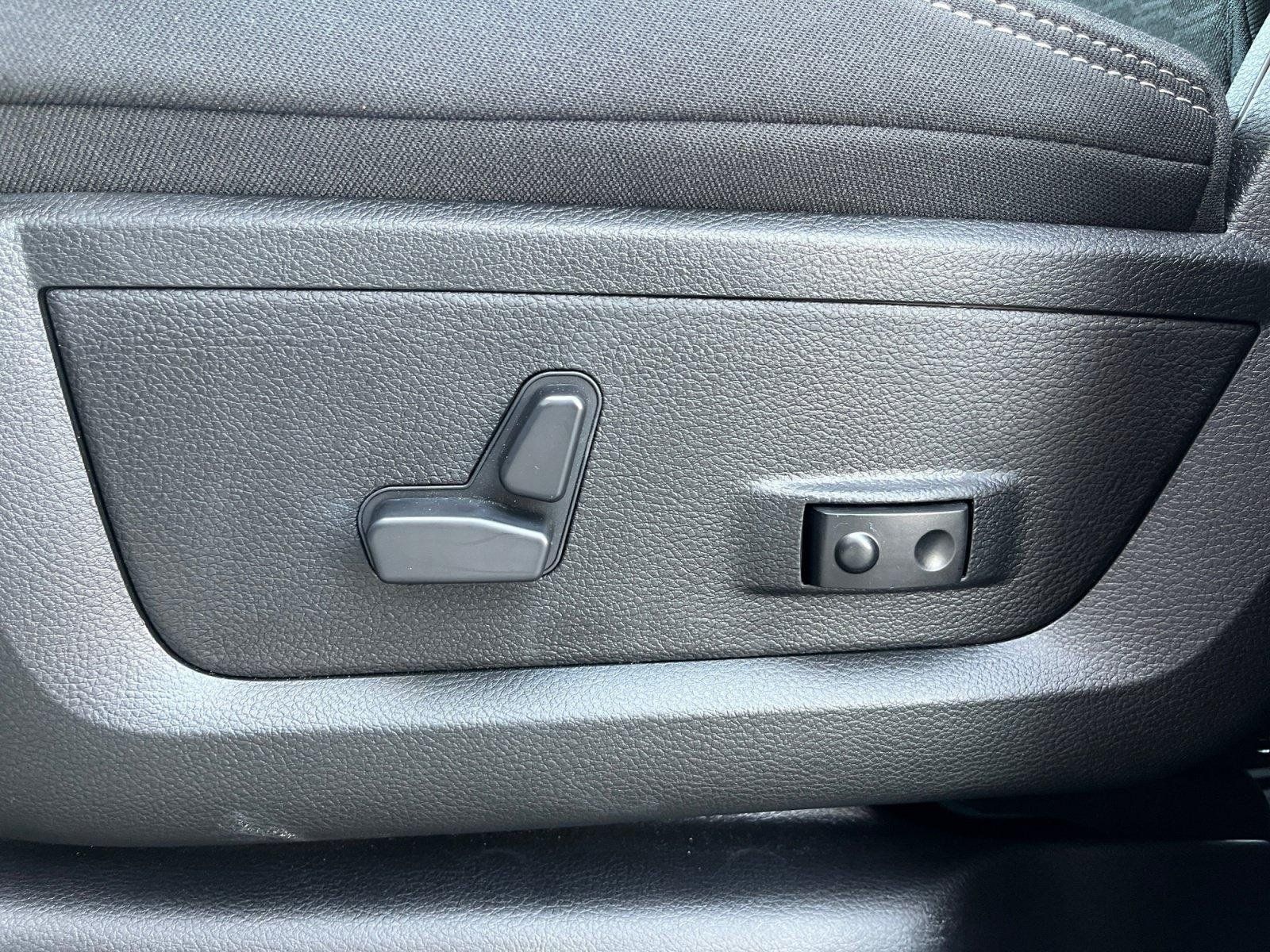 New 2026 RAM 2500 Big Horn AWD/4WD image 13