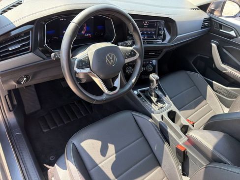 Used 2023 Volkswagen Jetta SE FWD image 8