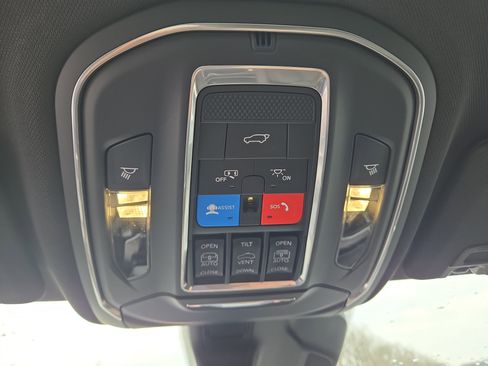 New 2026 Jeep Grand Cherokee Limited w/ Limited Altitude Package AWD/4WD image 18