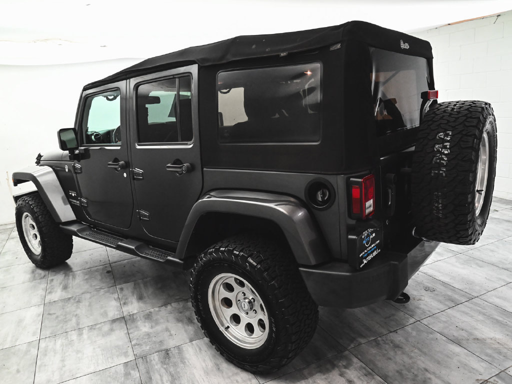 Used 2017 Jeep Wrangler Unlimited Sahara AWD/4WD image 4