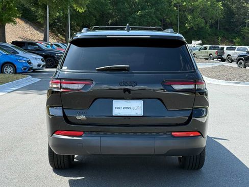 Used 2023 Jeep Grand Cherokee L Laredo AWD/4WD image 4