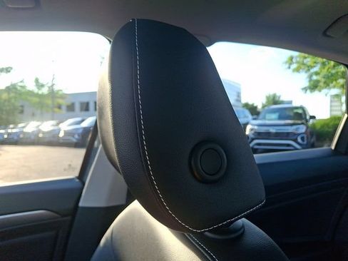 Certified 2023 Volkswagen Jetta SE w/ Panoramic Sunroof Package FWD image 17