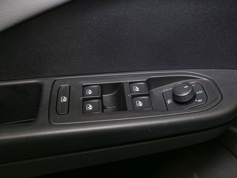 Certified 2022 Volkswagen Taos SE image 44