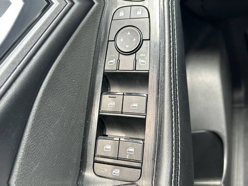 Used 2024 Nissan Rogue SV FWD image 27