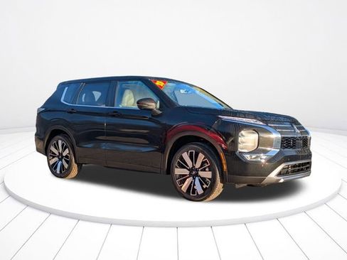 New 2025 Mitsubishi Outlander SE image 2