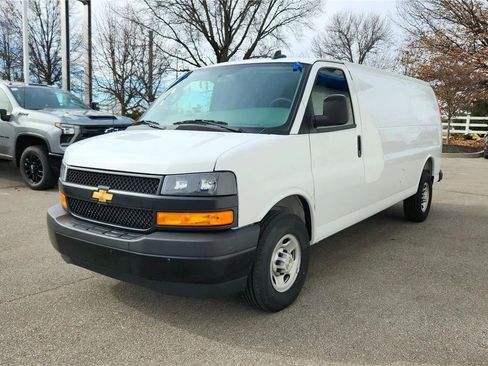 New 2025 Chevrolet Express 3500 Extended w/ Driver Convenience Package RWD image 4