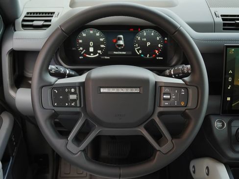 Used 2026 Land Rover Defender 110 X-Dynamic SE AWD/4WD image 17