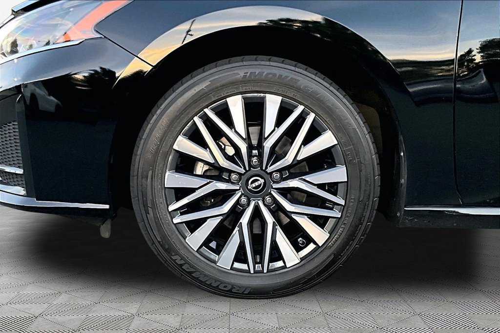 Used 2025 Nissan Altima 2.5 SV AWD/4WD image 23