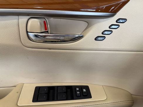 Used 2014 Lexus ES 300h image 30