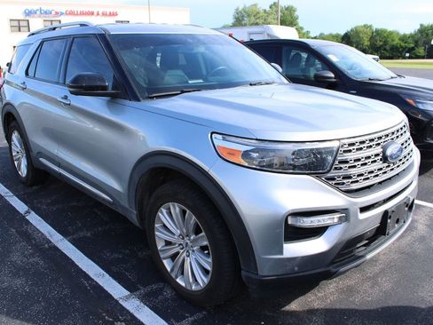 Used 2021 Ford Explorer Limited w/ Equipment Group 301A AWD/4WD image 2