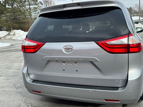 Used 2015 Toyota Sienna XLE image 23