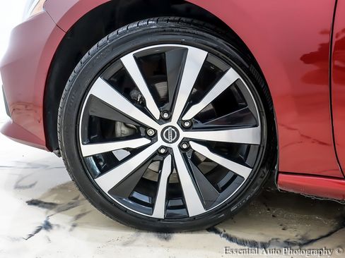 Used 2019 Nissan Altima 2.5 SR w/ SR Premium Package image 12