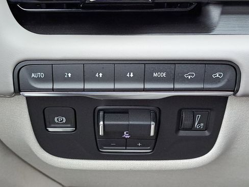 Used 2024 Cadillac Escalade ESV Sport Platinum w/ LPO, ONYX Package image 16