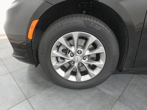 New 2026 Chrysler Pacifica Select AWD/4WD image 30