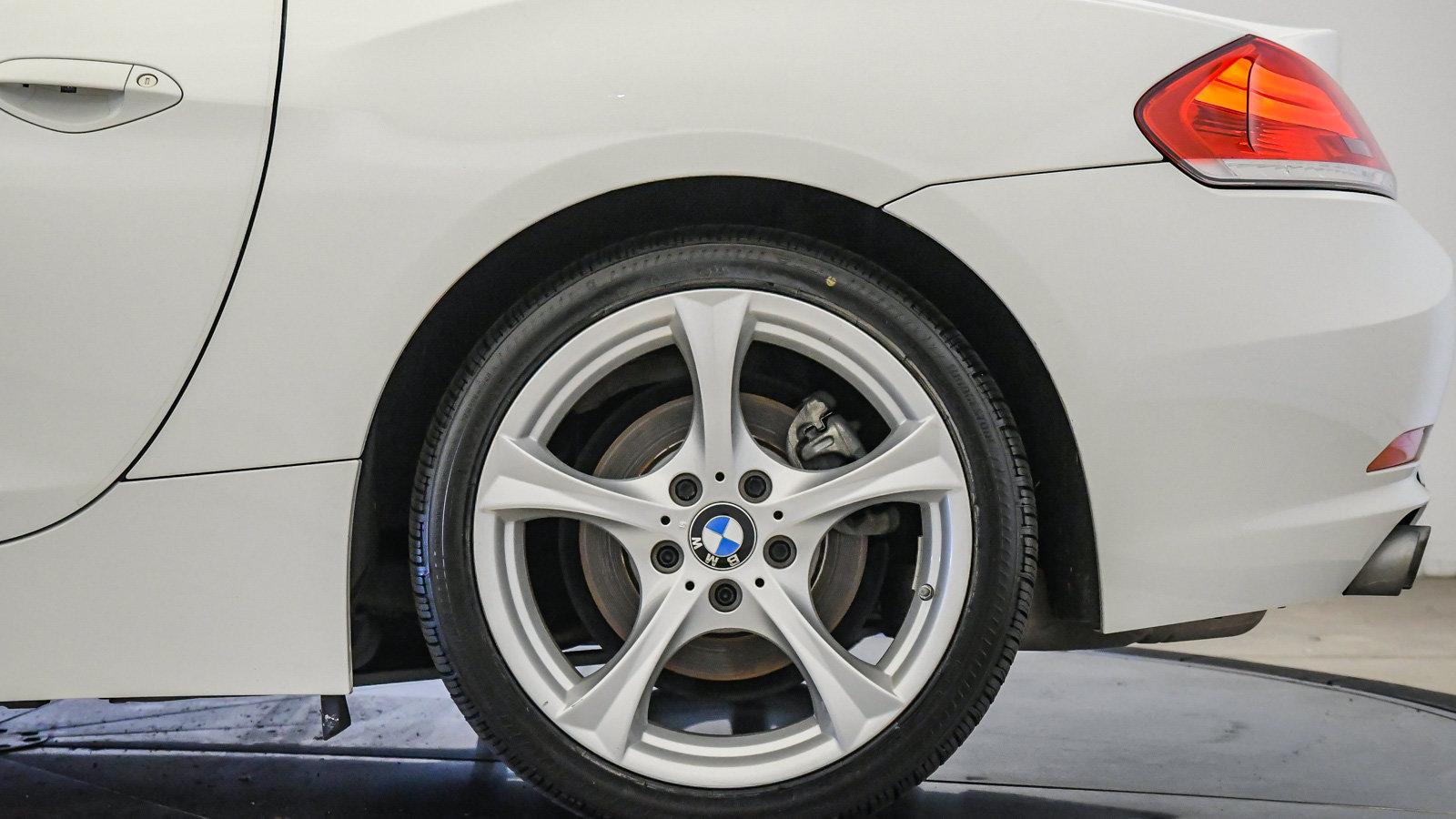 Used 2016 BMW Z4 sDrive28i RWD image 12