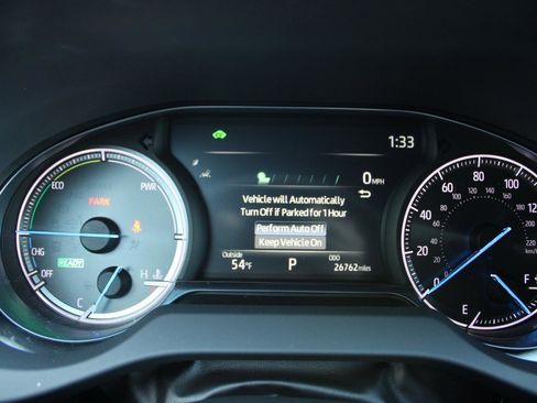 Used 2023 Toyota Venza XLE image 16