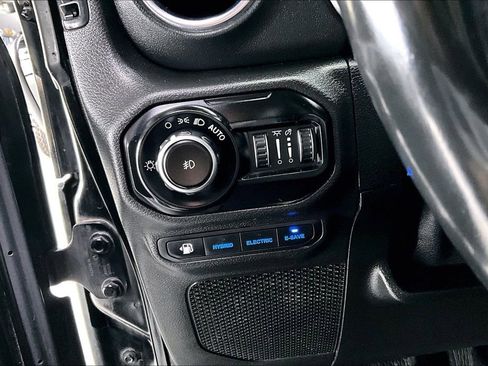Used 2021 Jeep Wrangler Unlimited Rubicon 4xe w/ Dual Top Group AWD/4WD image 24