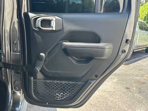 Used 2021 Jeep Gladiator Sport AWD/4WD image 17