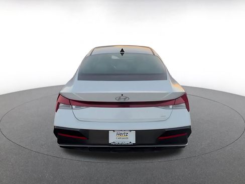 Used 2025 Hyundai Elantra Limited image 12