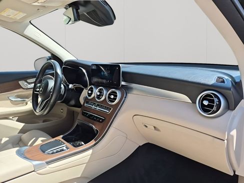 Used 2022 Mercedes-Benz GLC 300 4MATIC w/ Driver Assistance Package image 15