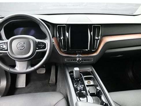 Used 2024 Volvo XC60 B5 Plus AWD/4WD image 15