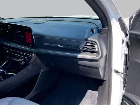Used 2025 Chevrolet Traverse LT w/ Enhanced Driving Package FWD image 19